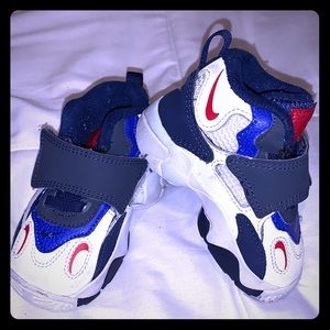 Toddler Nike shoes size 4C